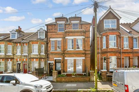 2 bed property, in Broadmead Road, £220,000