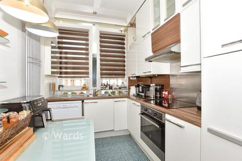 2 bed property, in Broadmead Road, £220,000