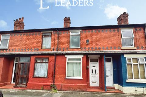 2 bed property, in Grafton Street, £130,000