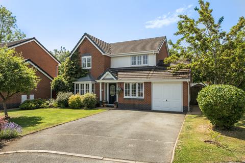 4 bed property, in Oakwood Close, £385,000