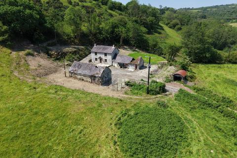2 bed property, in Felingwm, £125,000