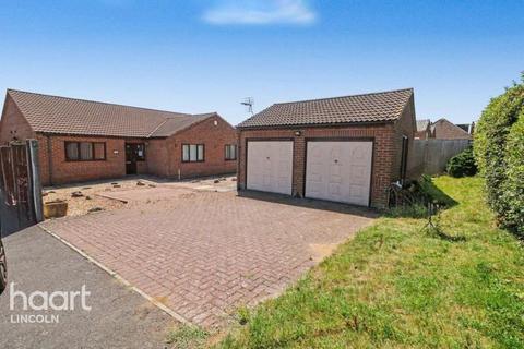 4 bed property, in Wragby Road East, £420,000