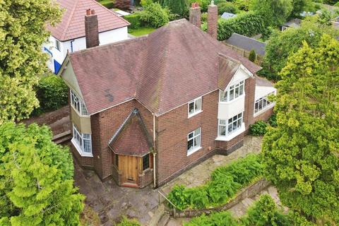 3 bed property, in Edward Avenue, £500,000