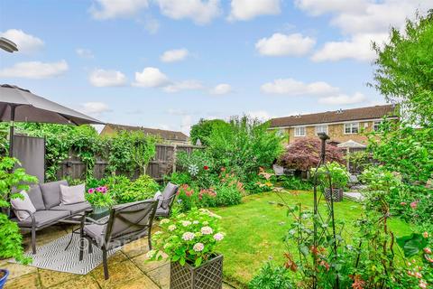 3 bed property, in Harvest Ridge, £425,000