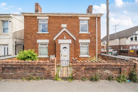 4 bed property, in 480 Cricklade Road, £270,000