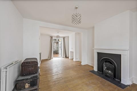 2 bed property, in Terminus Street, £475,000