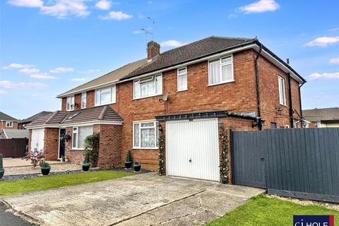 3 bed property, in Oakwood Drive, £335,000