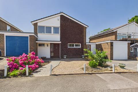 3 bed property, in Kithurst Close, £500,000