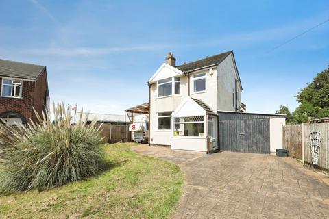 3 bed property, in Hill Top Avenue, £290,000