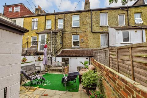4 bed property, in London Road, £275,000