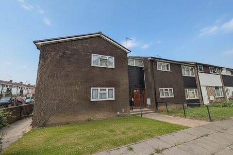 1 bed property, in Mynchens, £135,000