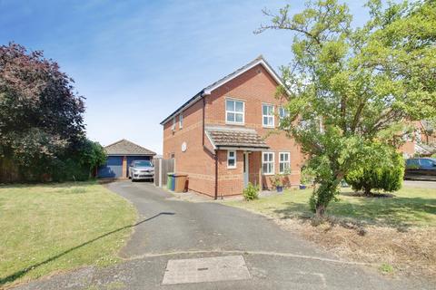 4 bed property, in Gipson Close, £360,000