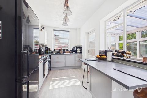 3 bed property, in Bitham Lane, £350,000
