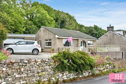 2 bed property, in Pitt Lane, £310,000