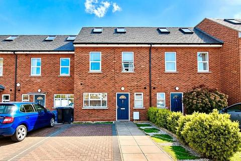 4 bed property, in Langstone Mews, £600,000