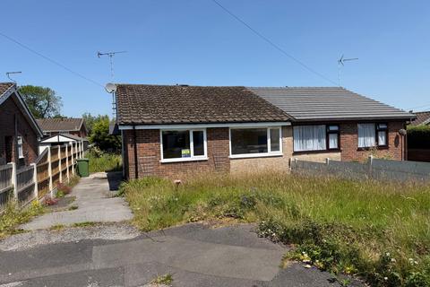 2 bed property, in Lawrence Avenue, £180,000