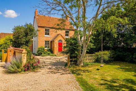 4 bed property, in Aylesbury Road, £1,150,000