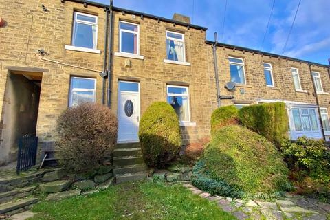 2 bed property, in Blackmoorfoot Road, £110,000