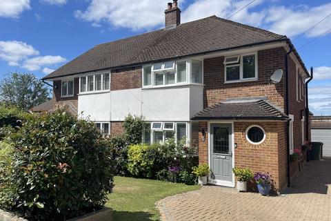 3 bed property, in Old Claygate Lane, £950,000