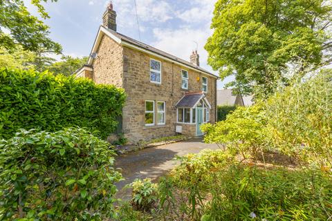 4 bed property, in Braeside, £595,000
