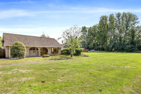 3 bed property, in Little Dene Copse, £475,000