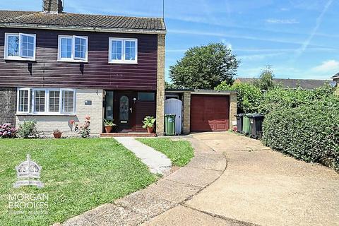 3 bed property, in Sparrow Hearne, £425,000