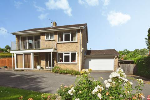 4 bed property, in The Ridge, £550,000