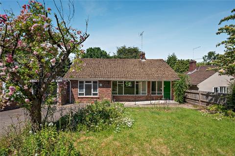 2 bed property, in Ashford Hill Road, £350,000