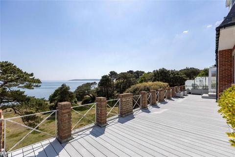 1 bed property, in Flat 12 Grand Marine Court, £200,000