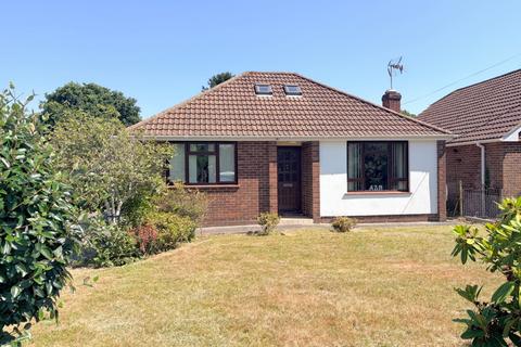 2 bed property, in Blackfield, £425,000