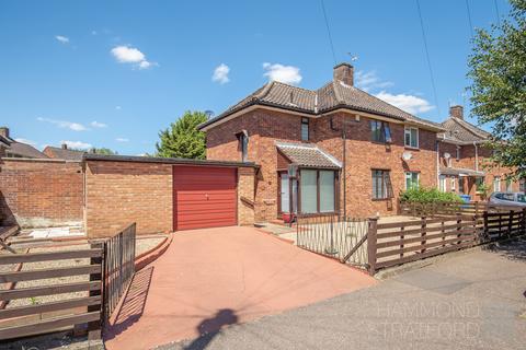 3 bed property, in Wycliffe Road, £300,000