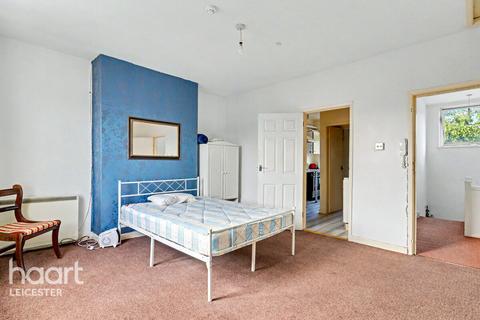 3 bed property, in Gotham Street, £325,000