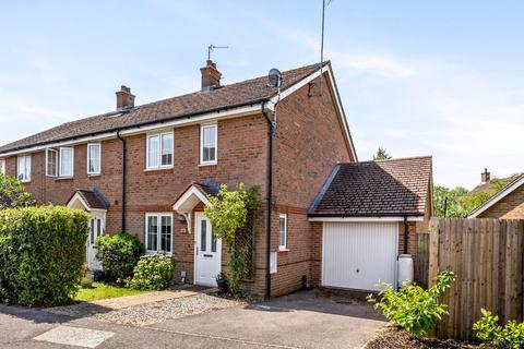 3 bed property, in Oak Tree Drive, £450,000