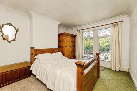 4 bed property, in Baghill Lane, £180,000