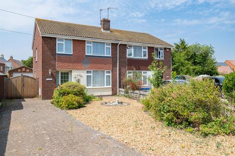 3 bed property, in High Street, £345,000