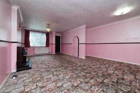 3 bed property, in Bannister Drive, £90,000