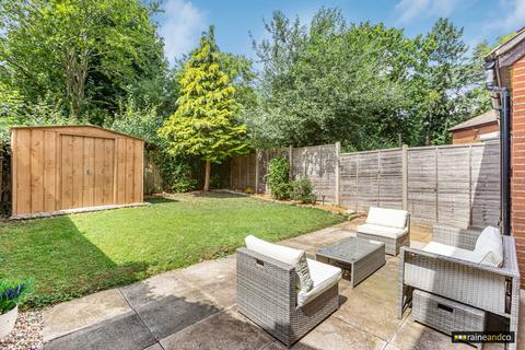 3 bed property, in Rectory Gardens, £500,000