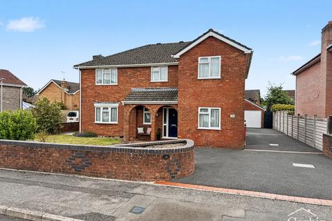 4 bed property, in Fitzwilliam Close, £550,000