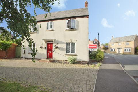 4 bed property, in Coton Park Drive, £325,000