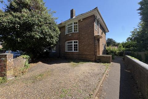 3 bed property, in 2 Talbot Square, £140,000