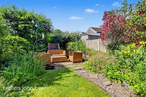 3 bed property, in Hartford Road, £325,000