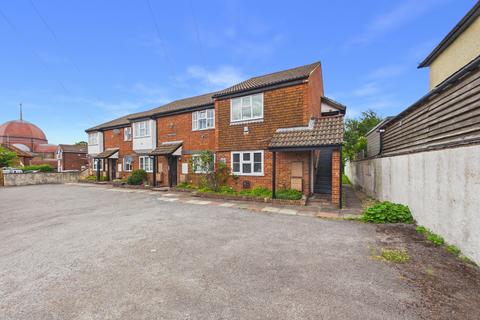 1 bed property, in Staddle Stones, £120,000