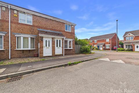 2 bed property, in Chandler Close, £150,000