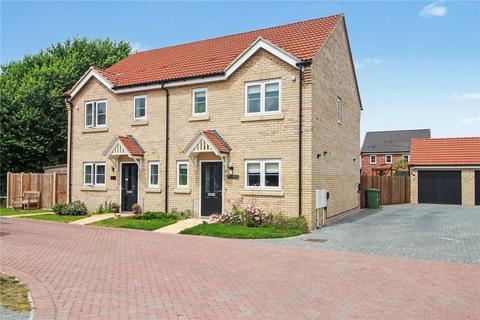 3 bed property, in Hobby Close, £300,000