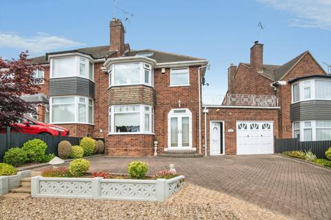 3 bed property, in Raddens Road, £400,000