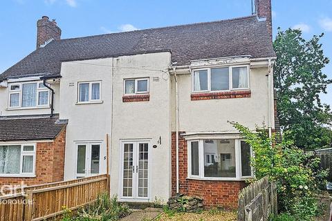 3 bed property, in Luddington Road, £190,000