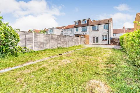 2 bed property, in Washington Road, £475,000
