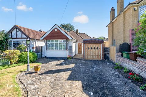 2 bed property, in Walsingham Gardens, £525,000