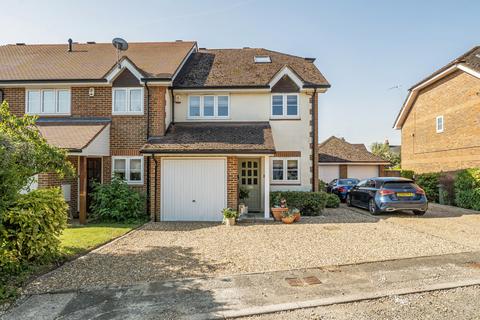 4 bed property, in White Hart Close, £695,000