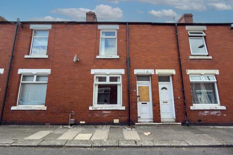 2 bed property, in 25 Henry Street, £20,000